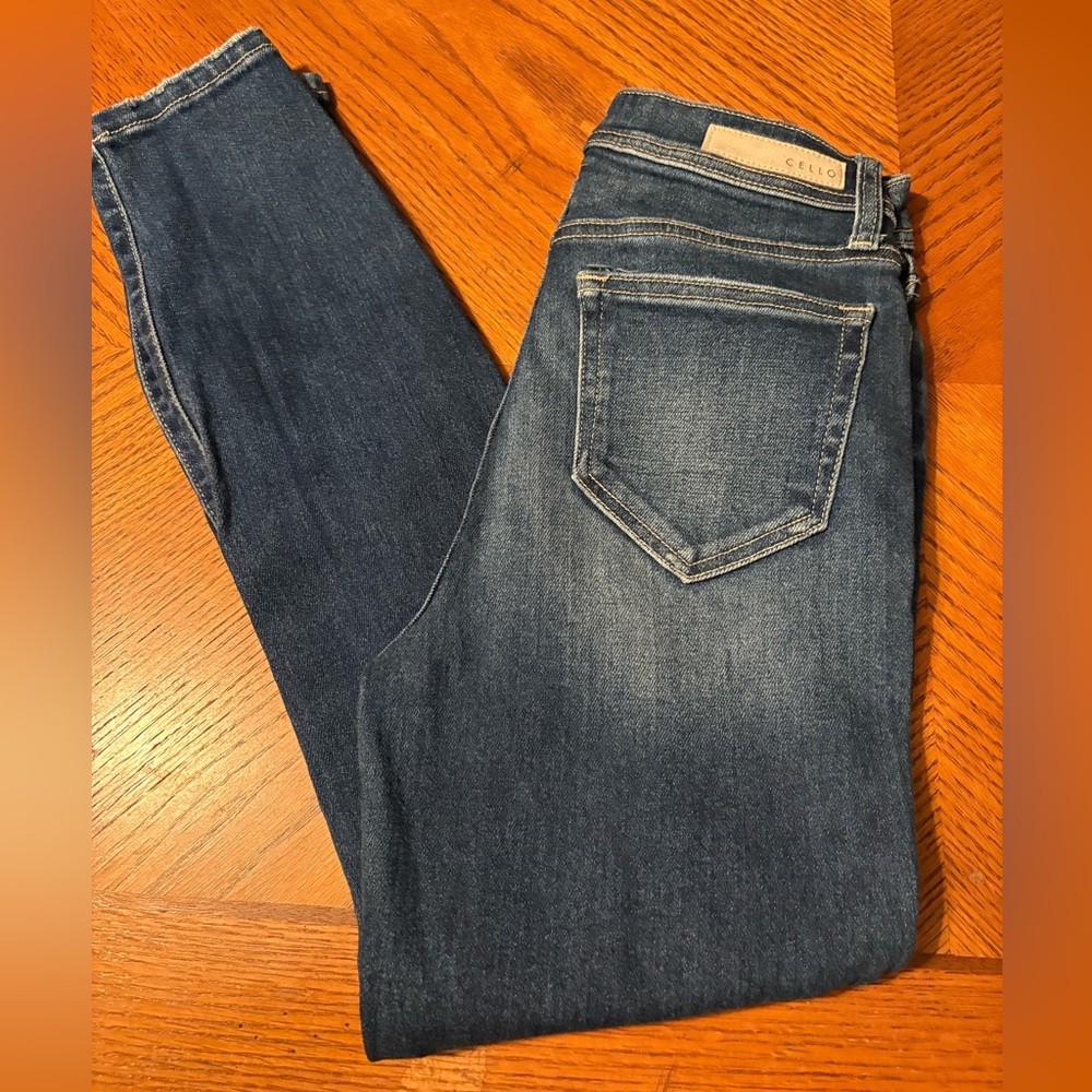 Cello Women's Dark Blue button fly Skinny Jeans size 5